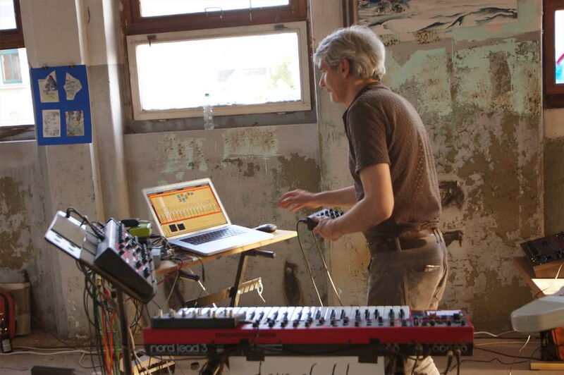 Cyrus Ashrafi, soundcheck - "Lake Vostok" Exhibition for "Betriebsausflug" at Globus-Werke in Leipzig