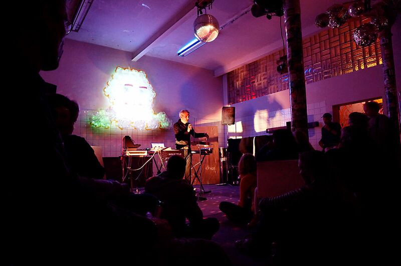 Days of Delay live with "Olmo" Installation by Boris Frentzel-Beyme and Sina Greinert